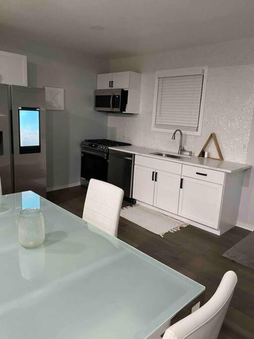 Modern 3Bed 2Bath Ranch With Diy Art Porch 3Tvs And Huge Front Yard To Enjoy! Βίλα Calumet City Εξωτερικό φωτογραφία