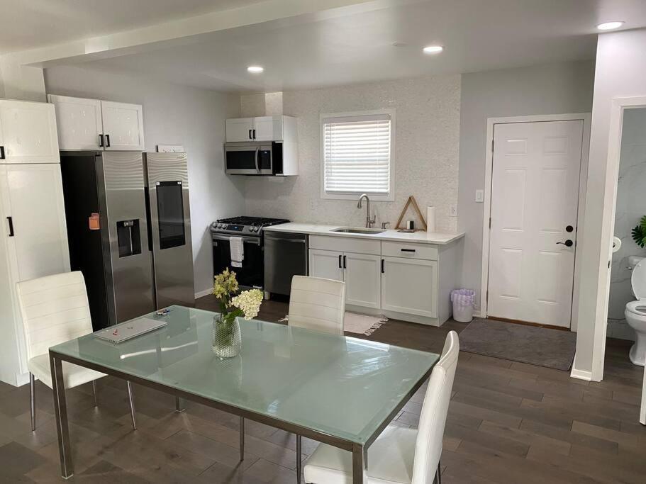 Modern 3Bed 2Bath Ranch With Diy Art Porch 3Tvs And Huge Front Yard To Enjoy! Βίλα Calumet City Εξωτερικό φωτογραφία